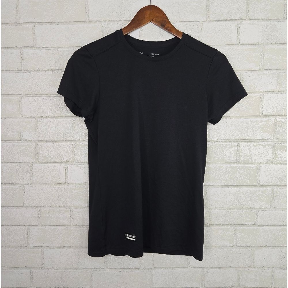 Under Armour fitted black tee
